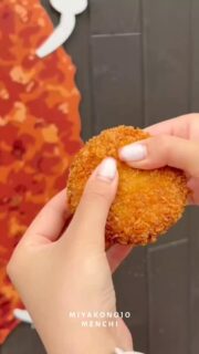 乾燥が気になるこの季節……🍃
お肌も喉も、心まで都城メンチが潤します💠
ついでにお腹まで満たしてくれる、冬の相棒です。
#都城メンチ #都城グルメ #宮崎グルメ #乾燥対策 #肉好きな人と繋がりたい